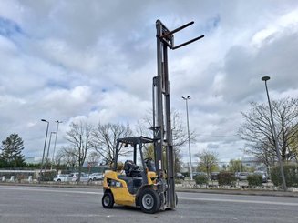 Carretilla contrapesada de 4 ruedas Caterpillar GP25NTD