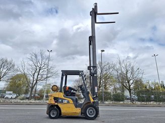 Carretilla contrapesada de 4 ruedas Caterpillar GP25NTD