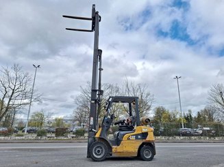 Carretilla contrapesada de 4 ruedas Caterpillar GP25NTD