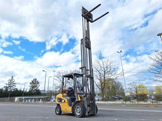 Carretilla contrapesada de 4 ruedas Caterpillar GP25NTD