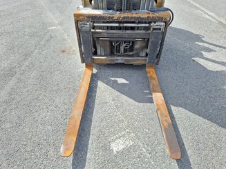 Carretilla contrapesada de 4 ruedas Caterpillar GP25NTD