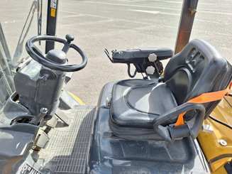 Carretilla contrapesada de 4 ruedas Caterpillar GP25NTD