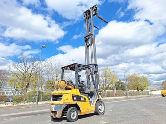 Carretilla contrapesada de 4 ruedas Caterpillar GP25NTD