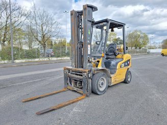 Carretilla contrapesada de 4 ruedas Caterpillar GP25NTD