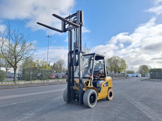 Carretilla contrapesada de 4 ruedas Caterpillar GP35 NTD - 1