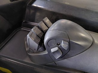 Carretilla retráctil Caterpillar NR16N2