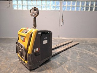 Transpaleta con plataforma Caterpillar NPV20N2
