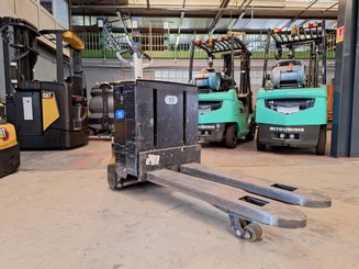 Transpaleta con conductor acompañante Caterpillar NPP20N2