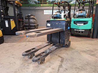 Transpaleta con conductor acompañante Caterpillar NPP20N2