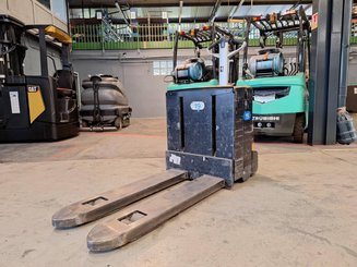 Transpaleta con conductor acompañante Caterpillar NPP20N2