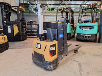 Transpaleta con conductor acompañante Caterpillar NPP20N2