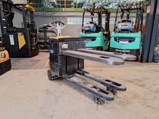 Transpaleta con conductor acompañante Caterpillar NPP20N2