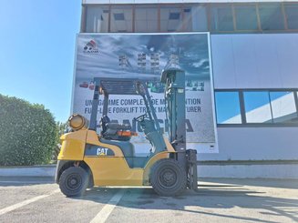 Carretilla contrapesada de 4 ruedas Caterpillar GP25NTD