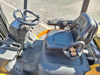 Carretilla contrapesada de 4 ruedas Caterpillar GP25NTD
