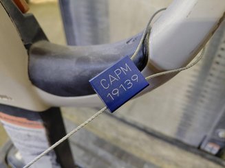 Apilador con horquillas entre patas Crown WS2300 1.8