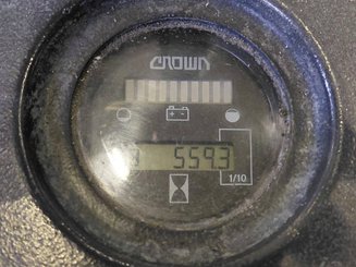 Apilador con horquillas entre patas Crown WS2300 1.8