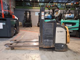 Apilador con conductor acompañante Crown DT3040 2.0