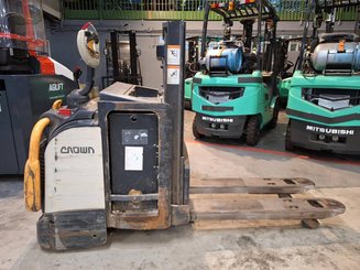 Apilador con conductor acompañante Crown DT3040 2.0