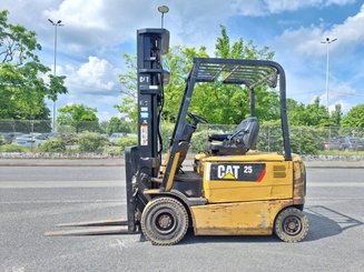 Carretilla contrapesada de 4 ruedas Caterpillar EP25K-PAC