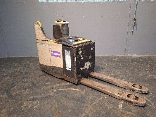 Transpaleta con plataforma Crown WT3040 2.00 - 1