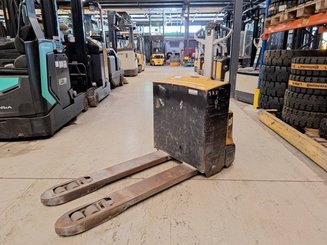 Transpaleta con conductor acompañante Caterpillar NPP20N2