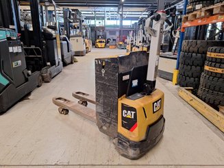 Transpaleta con conductor acompañante Caterpillar NPP20N2