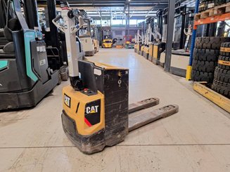 Transpaleta con conductor acompañante Caterpillar NPP20N2