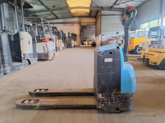 Transpaleta con conductor acompañante Heli CBD20-150