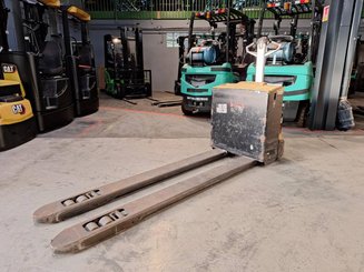 Transpaleta con conductor acompañante Caterpillar NPP20N2