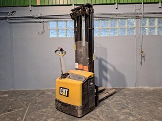 Apilador con conductor acompañante Caterpillar NSP16N