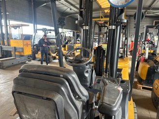 Carretilla contrapesada de 4 ruedas Caterpillar GP30NTD