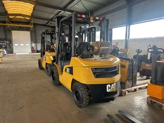 Carretilla contrapesada de 4 ruedas Caterpillar GP30NTD
