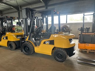 Carretilla contrapesada de 4 ruedas Caterpillar GP30NTD