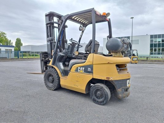 Carretilla contrapesada de 4 ruedas Caterpillar GP25N - 1