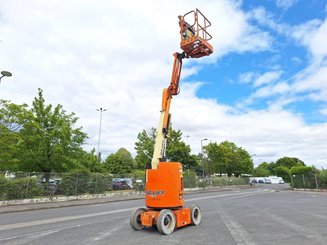 Plataforma articulada JLG E300AJP