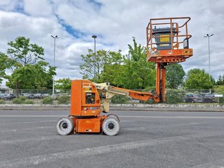 Plataforma articulada JLG E300AJP - 10