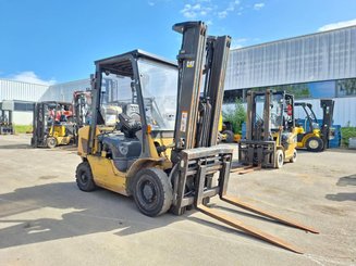 Carretilla contrapesada de 4 ruedas Caterpillar GP25NT