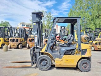 Carretilla contrapesada de 4 ruedas Caterpillar GP25NT