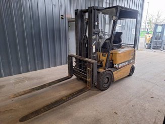Carretilla contrapesada de 4 ruedas Caterpillar EP25K-PAC
