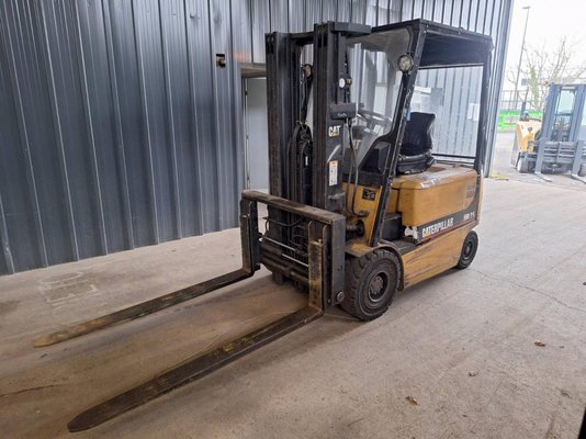 Carretilla contrapesada de 4 ruedas Caterpillar EP25K - 1