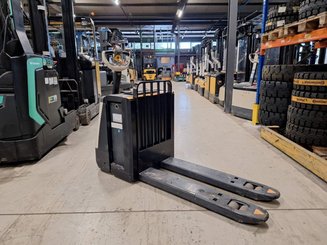 Transpaleta con conductor acompañante Crown WP3080