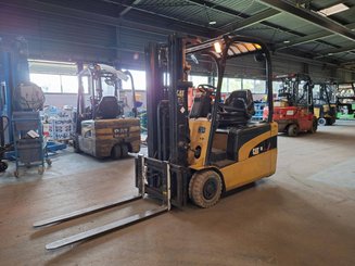 Carretilla contrapesada de 3 ruedas Caterpillar EP18NT
