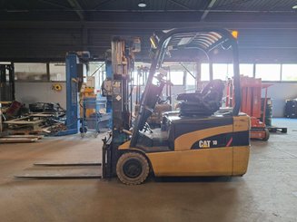 Carretilla contrapesada de 3 ruedas Caterpillar EP18NT
