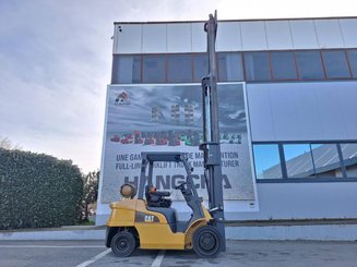 Carretilla contrapesada de 4 ruedas Caterpillar GP30NT