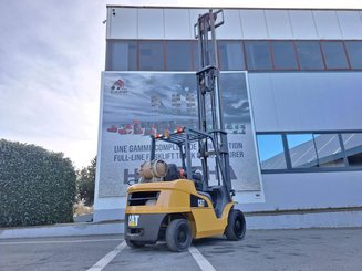 Carretilla contrapesada de 4 ruedas Caterpillar GP30NT