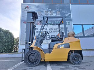 Carretilla contrapesada de 4 ruedas Caterpillar GP30NT