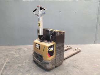 Transpaleta con conductor acompañante Caterpillar NPP20N2