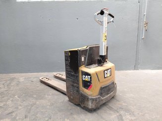Transpaleta con conductor acompañante Caterpillar NPP20N2