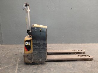Transpaleta con conductor acompañante Caterpillar NPP20N2