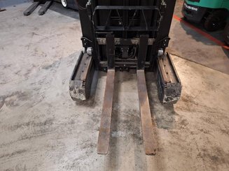 Carretilla retráctil Caterpillar NR20NH